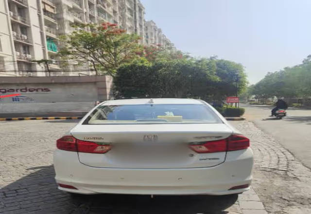 https://images10.gaadi.com/usedcar_image/4487398/original/241c3c0c-265d-42f1-950a-90a5fd1ae48a.?imwidth=6402