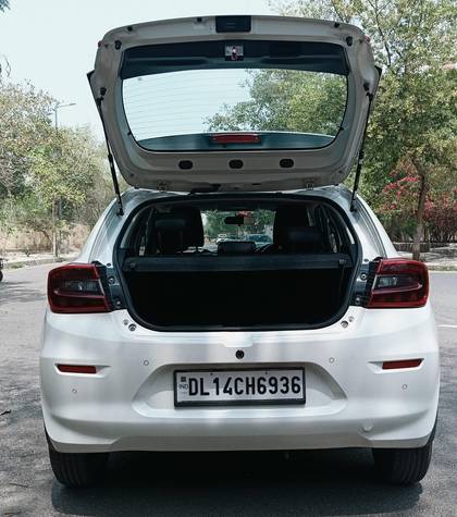 https://images10.gaadi.com/usedcar_image/4487588/original/4ba4ce2b2c0377db04568f88ad923a02.jpg?imwidth=42012