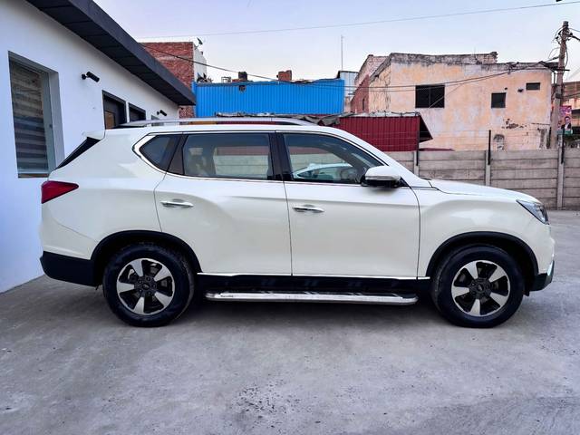 https://images10.gaadi.com/usedcar_image/4487953/original/d54c1ffd397ae7470f84cfd14f247882.jpg?imwidth=6401