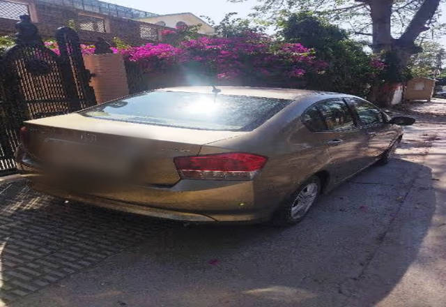 https://images10.gaadi.com/usedcar_image/4488018/original/78f0f136-8e1b-458e-9158-652c0d59a898.?imwidth=6402