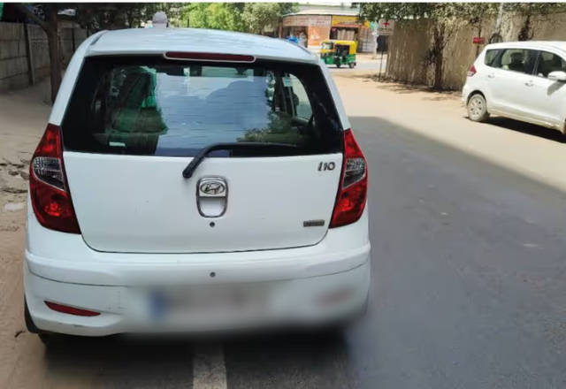 https://images10.gaadi.com/usedcar_image/4488043/original/a8ba428d-616c-4463-8089-c82168455d62.?imwidth=6402