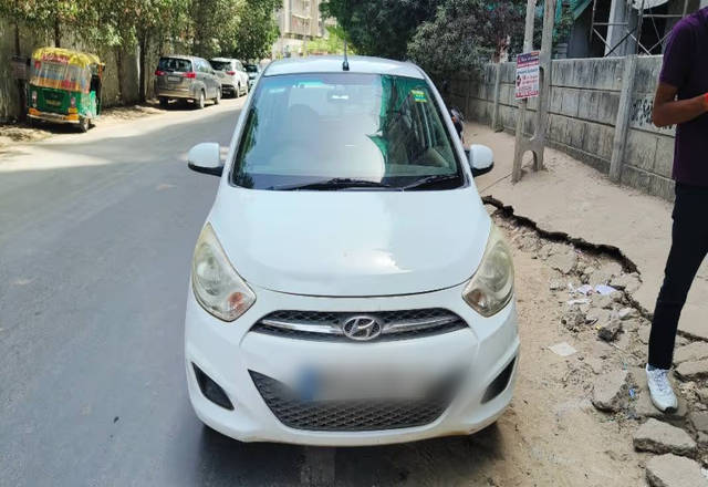 https://images10.gaadi.com/usedcar_image/4488043/original/c34bccb1-5b54-45b4-8a67-030b7deda19e.?imwidth=6401