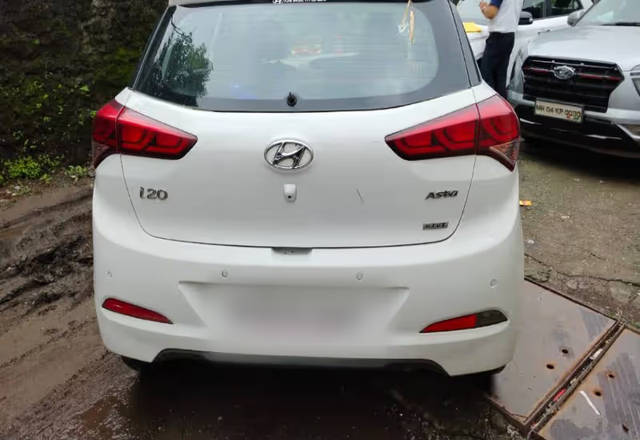 https://images10.gaadi.com/usedcar_image/4488096/original/fa8b8ee5-cae0-4db4-8ced-2bc37318a999.?imwidth=6401