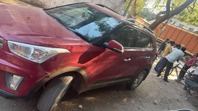 https://images10.gaadi.com/usedcar_image/4488361/original/processed_fa38541c-7c71-4500-8095-7b0775b3c872.jpeg?imwidth=6402