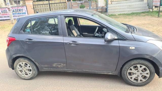 https://images10.gaadi.com/usedcar_image/4488381/original/processed_e1eeeafb-0dae-454d-b699-d7e8a0a039d1.jpeg?imwidth=6401