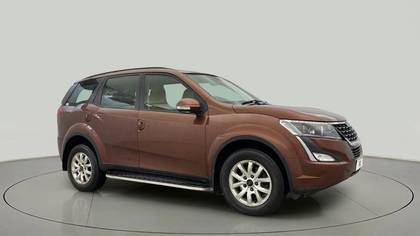 Mahindra XUV500 W9 AT