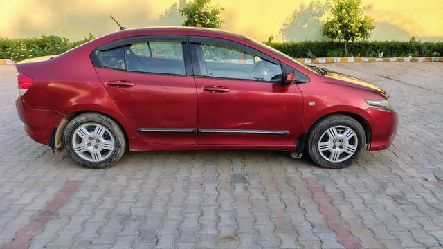 https://images10.gaadi.com/usedcar_image/4488807/original/processed_f5e8e1f5-3c0f-4f3f-9c5d-36d5306dc8fb.jpg?imwidth=6401