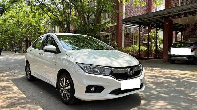 https://images10.gaadi.com/usedcar_image/4488814/original/processed_0b2b2660-8f73-4c3a-95dd-c8f56489a169.jpeg?imwidth=6400