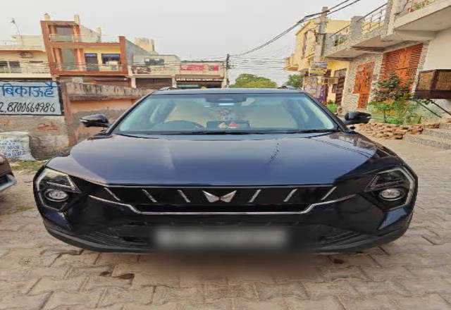https://images10.gaadi.com/usedcar_image/4489001/original/d3c442d0-0306-4353-a218-bc18c13a8d95.?imwidth=6400