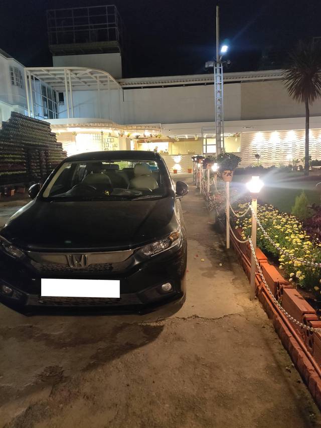 https://images10.gaadi.com/usedcar_image/4489149/original/processed_2648b741-6ee2-43d0-9fce-f535b5bdb9c7.jpg?imwidth=6400