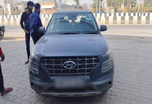https://images10.gaadi.com/usedcar_image/4489342/original/b71a7d7d-a308-4e42-b22d-4f489d92f9a9.?imwidth=6400