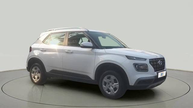 https://images10.gaadi.com/usedcar_image/4489612/original/15ce6de3cc68c4d44c7a1d928242b83c.jpg?imwidth=6400