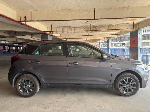 https://images10.gaadi.com/usedcar_image/4489973/original/processed_49e0e6ec-2893-4b12-a24b-3b175a197a20.jpeg?imwidth=6401
