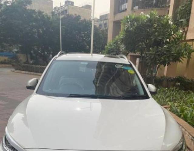 https://images10.gaadi.com/usedcar_image/4489992/original/processed_39572a04-2a81-4dfc-94dd-e913054e9265.jpg?imwidth=6402