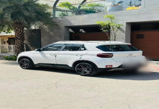 https://images10.gaadi.com/usedcar_image/4489993/original/266f21e1-e877-4932-978b-5261005f3f65.?imwidth=6402