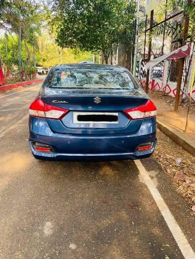 https://images10.gaadi.com/usedcar_image/4490007/original/processed_fb2e9de6-febf-49cc-bee7-984b4916bd87.jpeg?imwidth=6402