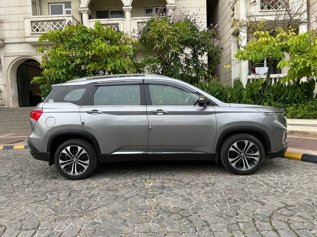 https://images10.gaadi.com/usedcar_image/4490114/original/99d19cca50496b87802f7bc8e38fe6ae.jpg?imwidth=6401