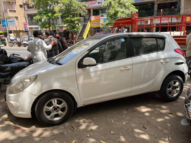 https://images10.gaadi.com/usedcar_image/4490221/original/846e5689-f499-4f3a-895c-88f1c004fe7e.jpg?imwidth=6402
