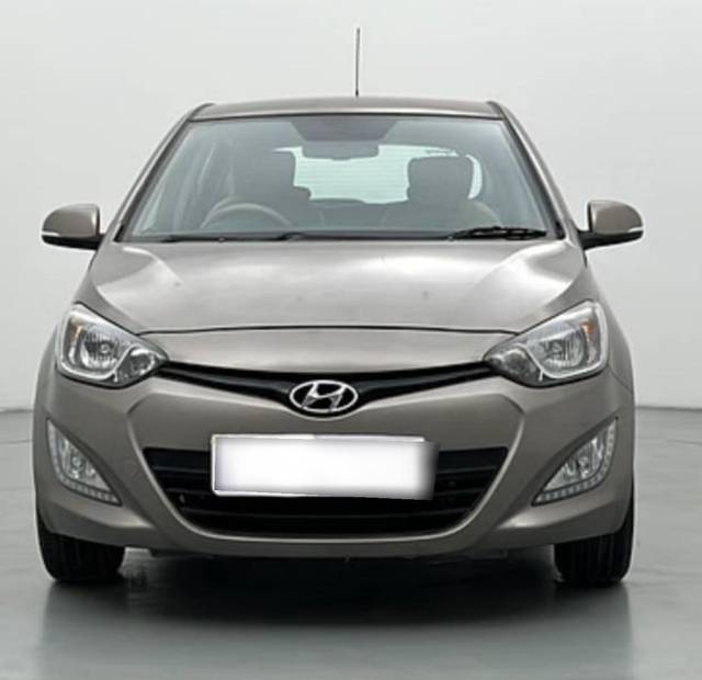 https://images10.gaadi.com/usedcar_image/4490365/original/processed_b914514d-0690-48e3-bae5-2fbbd85e6ca6.jpg?imwidth=6401