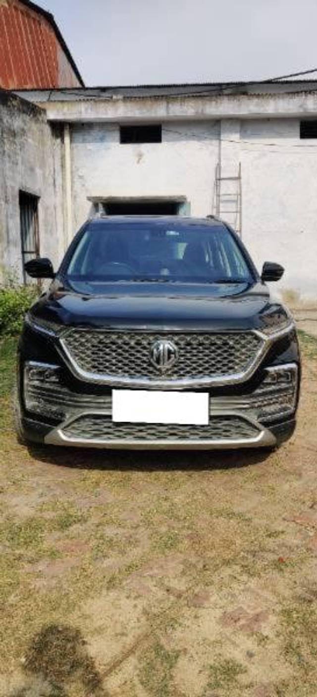 https://images10.gaadi.com/usedcar_image/4490383/original/processed_b9a93c1f-eb7c-48f3-b222-6e77c78903df.jpg?imwidth=6401