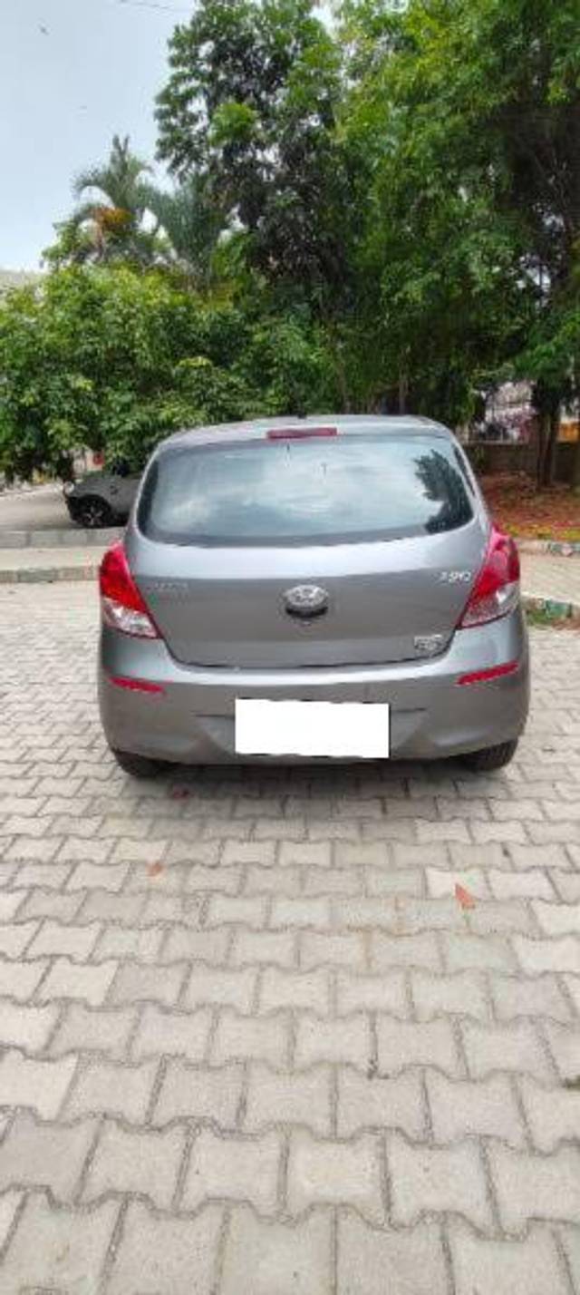 https://images10.gaadi.com/usedcar_image/4490401/original/processed_a09f2eaa-3f26-447c-8d76-6e3462c068e8.jpg?imwidth=6402