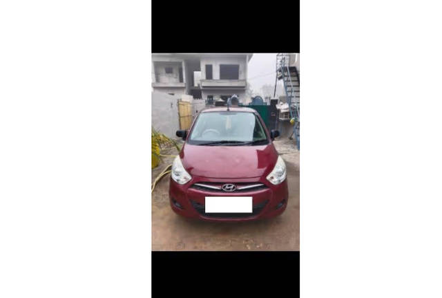 https://images10.gaadi.com/usedcar_image/4490877/original/64208f86-62fa-4814-8a1f-a393b9c72bdd.png?imwidth=6401