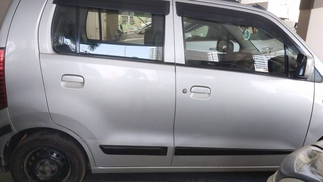 https://images10.gaadi.com/usedcar_image/4490984/original/ef369a4e-a61d-4f21-8726-5571a419030d.jpg?imwidth=6402