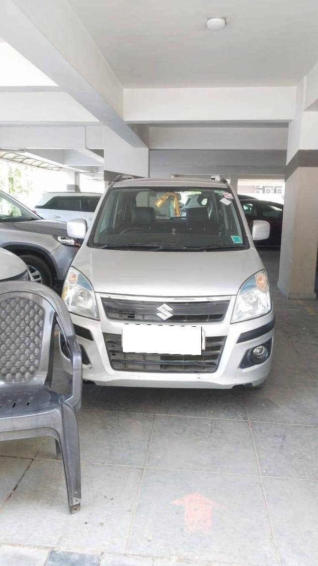 https://images10.gaadi.com/usedcar_image/4490984/original/processed_08d54bc0-6420-42c9-b501-dd8796923eb0.jpg?imwidth=6401