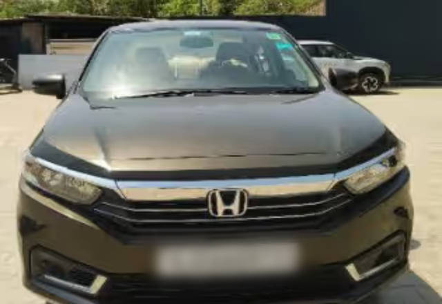 https://images10.gaadi.com/usedcar_image/4491016/original/d0e52990-9a3a-4d1a-b451-4889e51d41de.?imwidth=6400