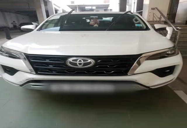 https://images10.gaadi.com/usedcar_image/4491034/original/94b58fe4-8b4f-44a4-8e92-d4f0e1377d68.?imwidth=6400