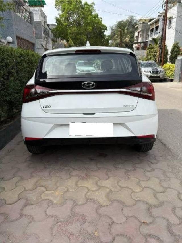 https://images10.gaadi.com/usedcar_image/4491089/original/processed_f4641933-b886-4695-baea-a41ebccd585f.jpeg?imwidth=6402