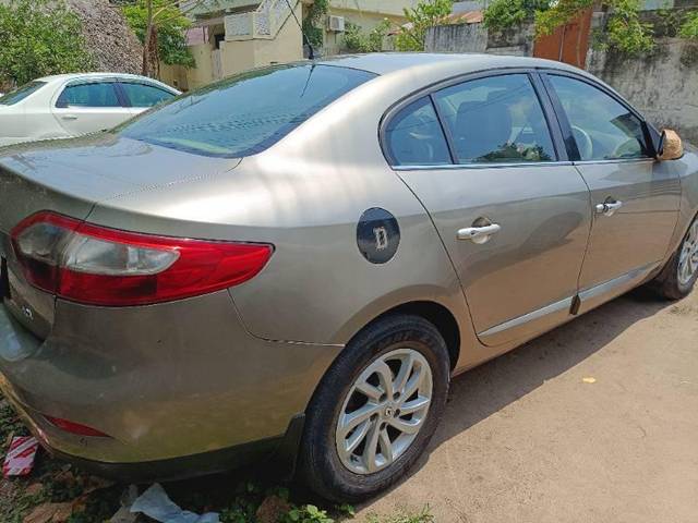 https://images10.gaadi.com/usedcar_image/4491310/original/processed_807f6a7b-1fd8-4357-b7aa-4d27eb4f91f3.jpg?imwidth=6401