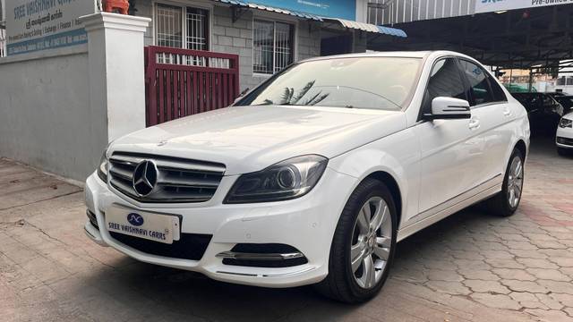 https://images10.gaadi.com/usedcar_image/4491362/original/processed_f76e01df5f38080685d1d9e448deef34.jpeg?imwidth=6402