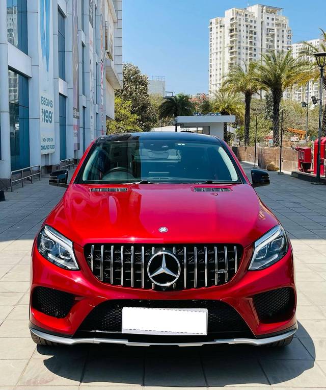 https://images10.gaadi.com/usedcar_image/4491497/original/processed_f9ae2027fa6be576b0a255fafe4631b4.jpg?imwidth=6401
