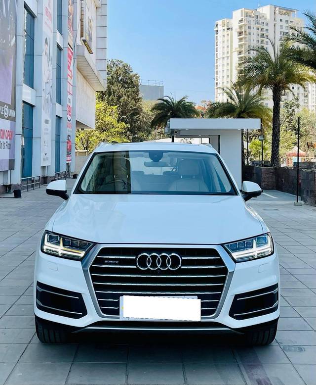https://images10.gaadi.com/usedcar_image/4491520/original/processed_82e875725e4ef89a8bda8c7d70fb0248.jpg?imwidth=6400