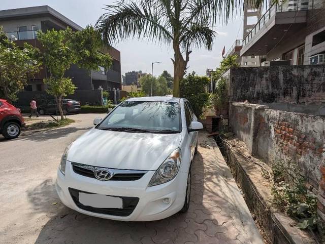 https://images10.gaadi.com/usedcar_image/4491597/original/processed_91c0ba15-6d5e-4718-94e3-5a55cc3ab2f2.jpg?imwidth=6400