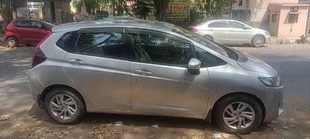 https://images10.gaadi.com/usedcar_image/4491683/original/processed_3551fc86-ef1a-4cab-b461-c688acf097c1.jpg?imwidth=6401