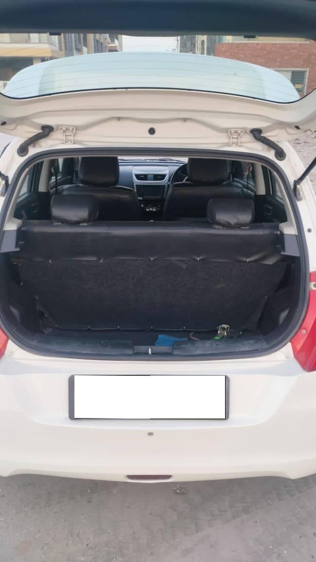 Second-hand 2012 Maruti Swift ZDi for sale in Rajkot-7