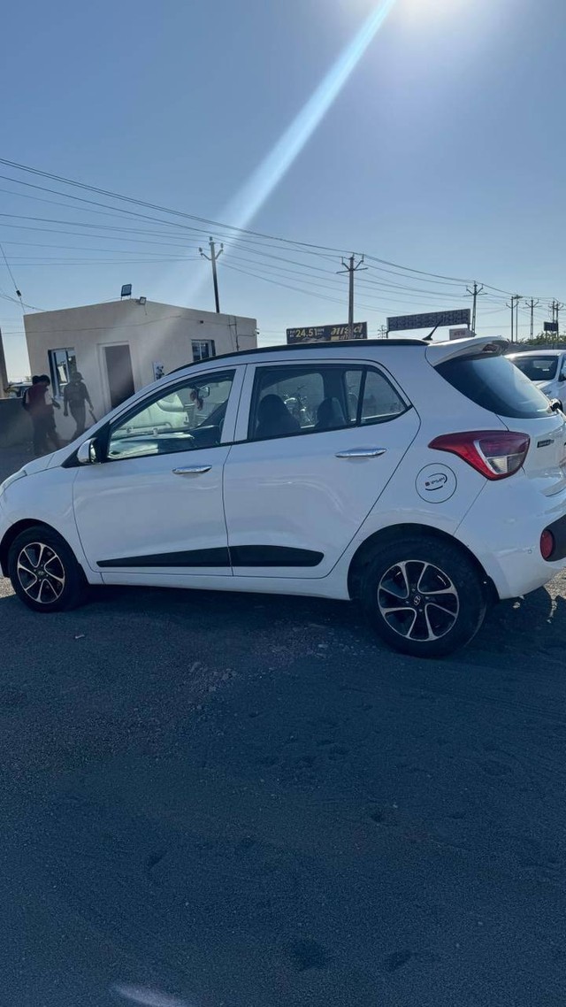 Second-hand 2018 Hyundai Grand i10 1.2 CRDi Asta for sale in Rajkot-5