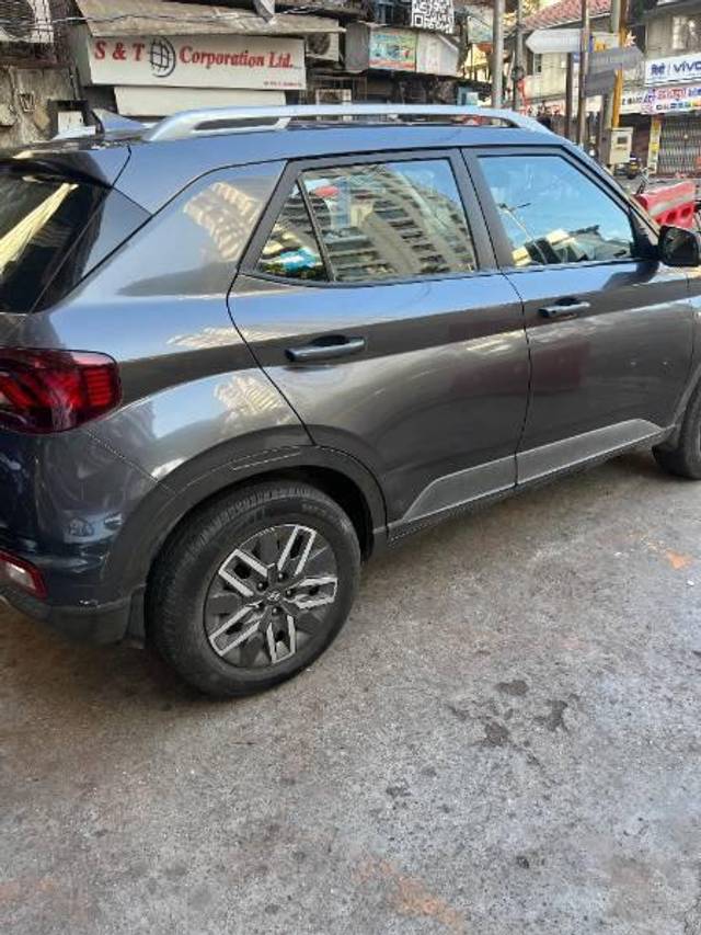 https://images10.gaadi.com/usedcar_image/4491991/original/processed_9cb0790a-3f2f-426f-b42f-3fa225455d58.jpeg?imwidth=6402
