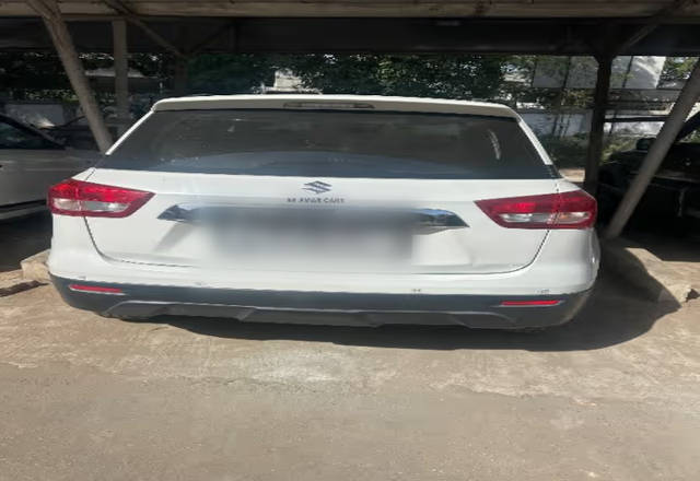 https://images10.gaadi.com/usedcar_image/4492033/original/9fd3d3c4-d2b5-4233-a602-e41261b971a2.?imwidth=6401
