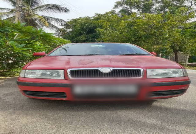 https://images10.gaadi.com/usedcar_image/4492146/original/599593cc-7f3d-4a83-afb3-87ad7a093172.?imwidth=6400