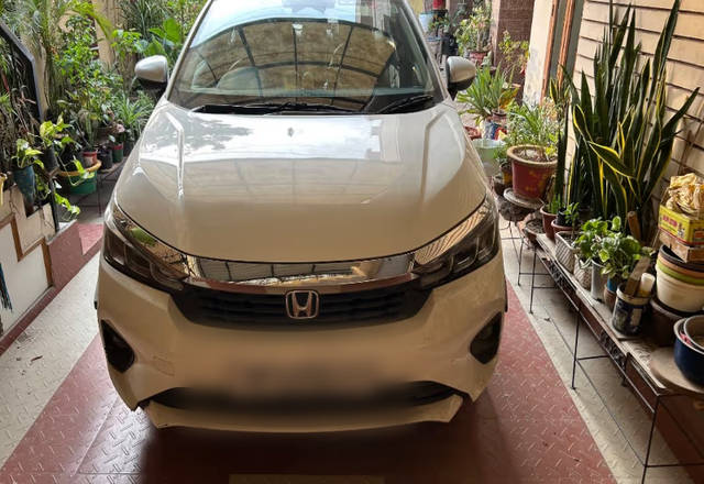 https://images10.gaadi.com/usedcar_image/4492319/original/e66cf33d-3afe-42af-954b-80b09e90022b.?imwidth=6400