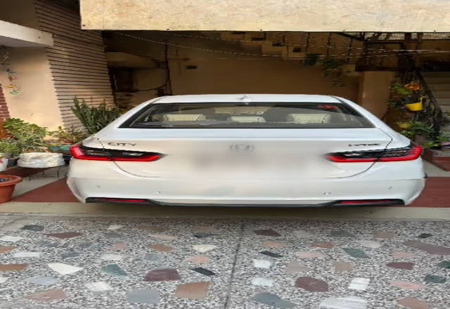 https://images10.gaadi.com/usedcar_image/4492319/original/eca90191-ae12-4835-8917-409170b8e452.?imwidth=6401