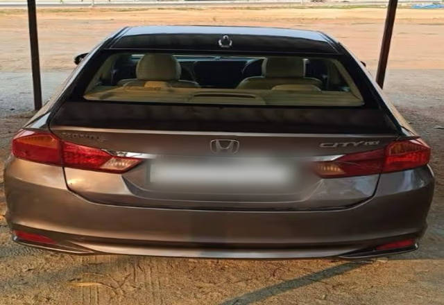 https://images10.gaadi.com/usedcar_image/4492438/original/7a00d7f4-71f2-4098-8c71-de8bdda6b792.?imwidth=6402