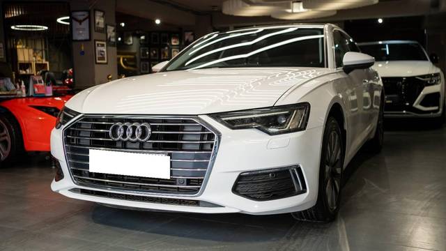 https://images10.gaadi.com/usedcar_image/4492450/original/processed_6084385f0f74a61d3bdfb7822de5b665.jpg?imwidth=6402