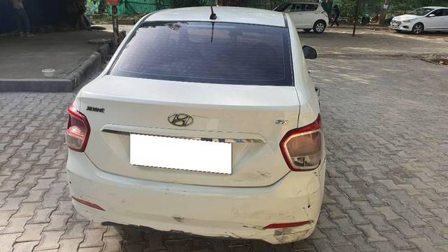https://images10.gaadi.com/usedcar_image/4492606/original/processed_8f5ba28c-4326-463e-878e-98e119faea8a.jpg?imwidth=6401