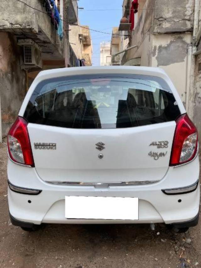 https://images10.gaadi.com/usedcar_image/4492664/original/processed_aeb24bde-3d31-4db1-803a-2fddef65a65c.jpg?imwidth=6402