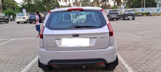 https://images10.gaadi.com/usedcar_image/4492837/original/processed_83717124-b15c-47c6-b9fe-290681b0b06c.jpg?imwidth=6400