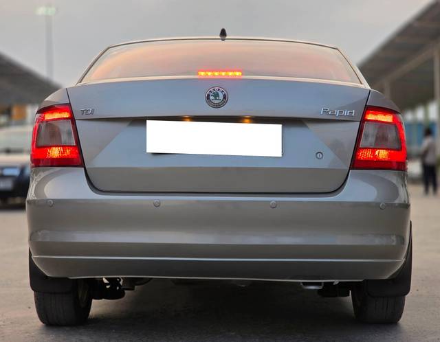 https://images10.gaadi.com/usedcar_image/4493030/original/processed_a690c9b6fd56e2462727074cd171ba6a.jpg?imwidth=6401